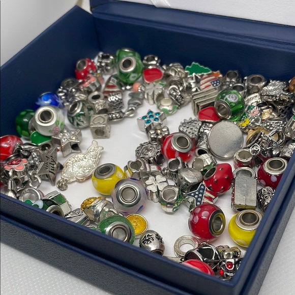 Large Lot of Vintage Jewelry Charm Bracelet Charms Beads - Picture 3 of 5